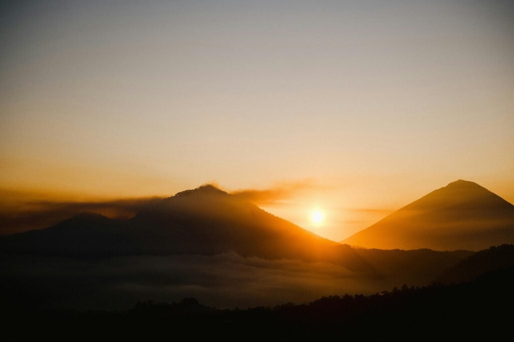 free photo of mountains in fog at dawn